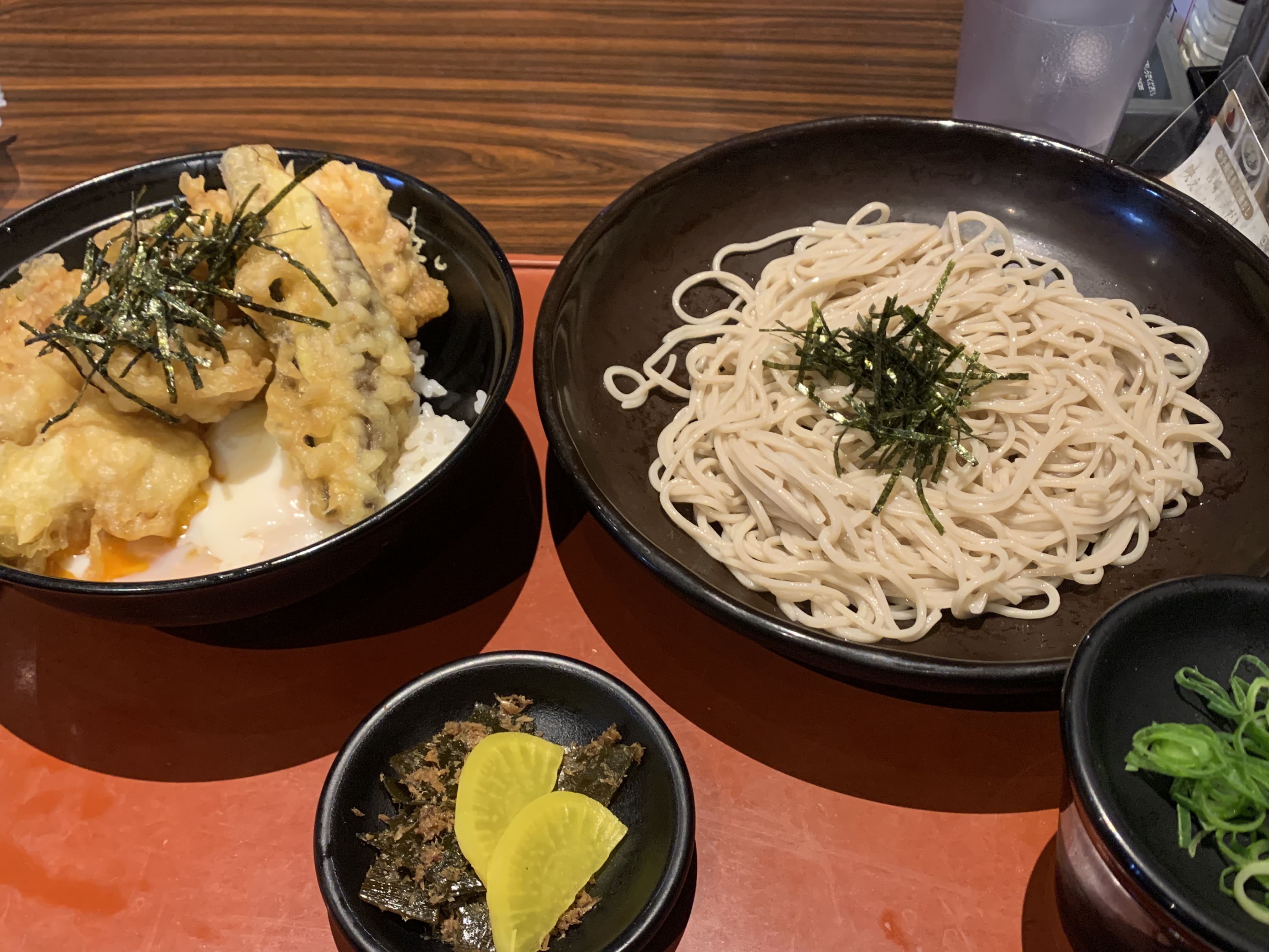 本社近くのご飯屋さん